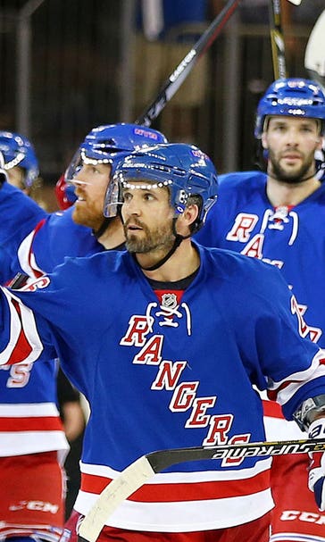 For mom: St. Louis scores, lifts NY days after mother's death